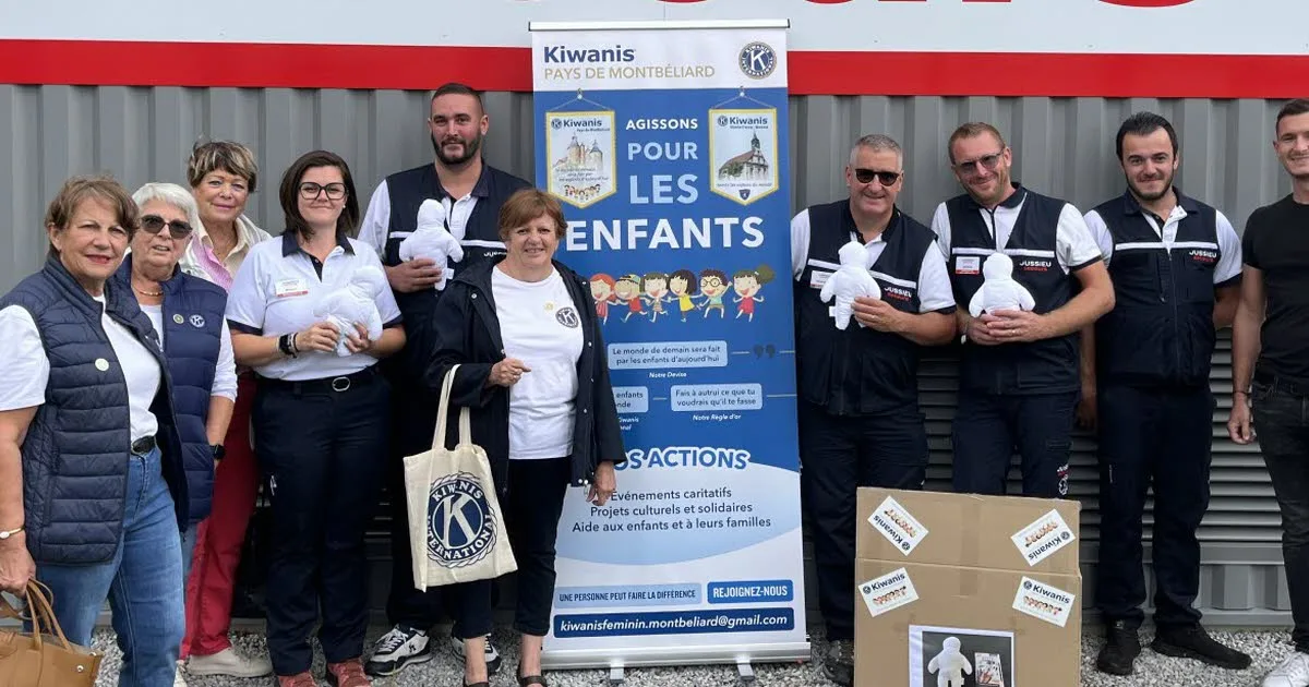 Illustration de Don de poupées Kiwanis